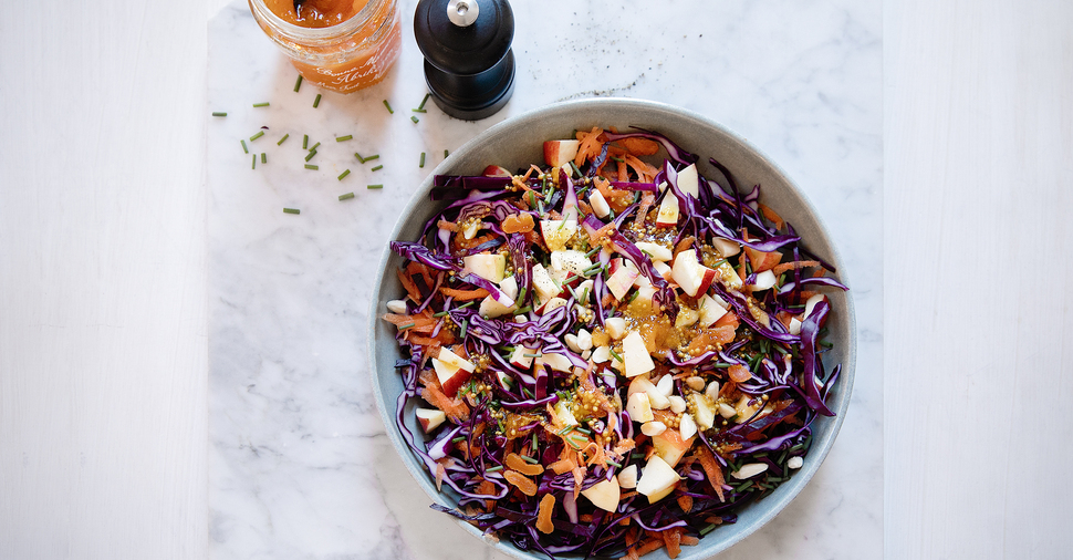 Rodekoolsalade met abrikozendressing met Bonne Maman Intense